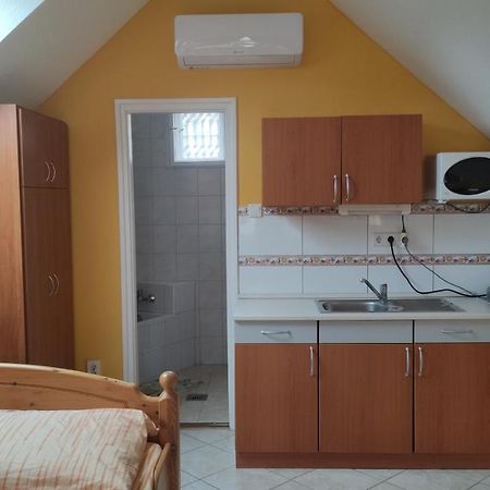 Liget Apartman Balatonfoldvar Luaran gambar