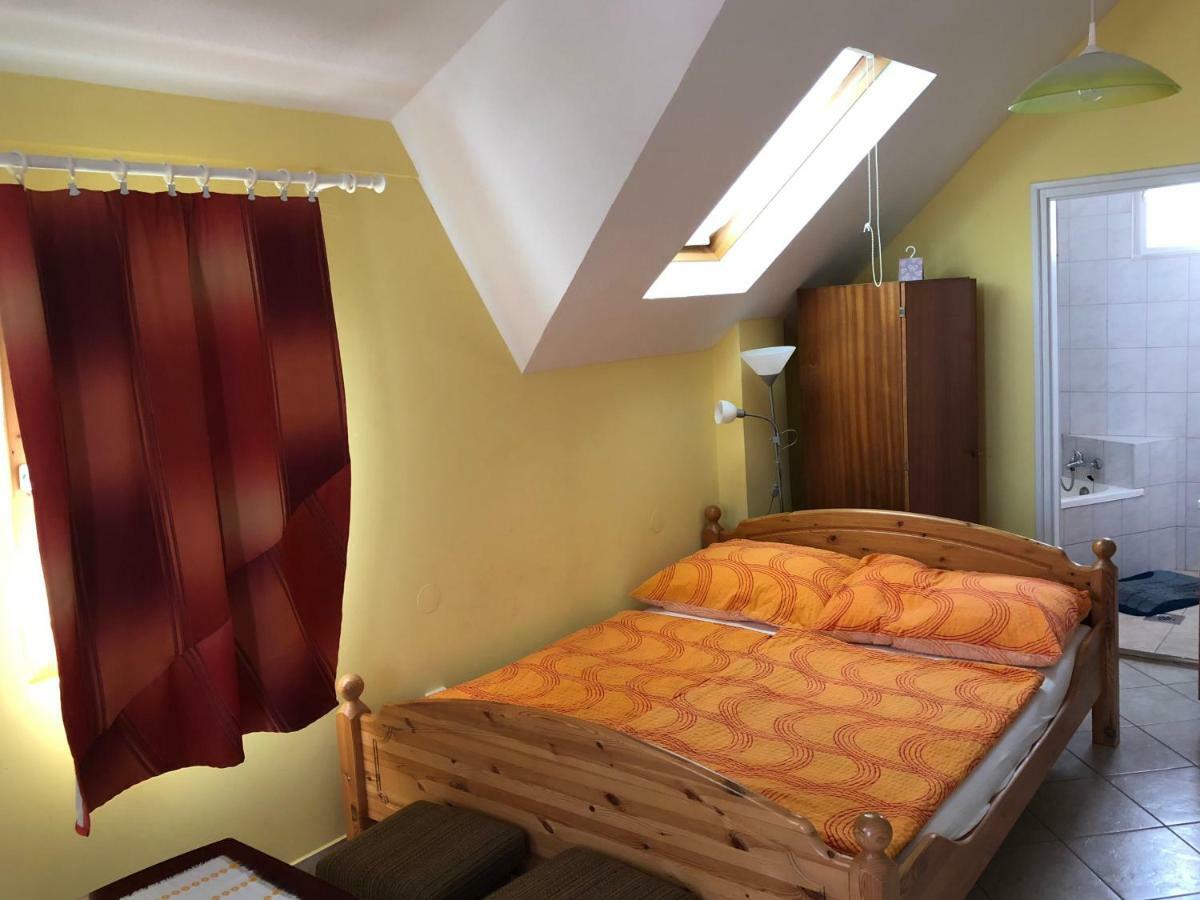 Liget Apartman Balatonfoldvar Luaran gambar