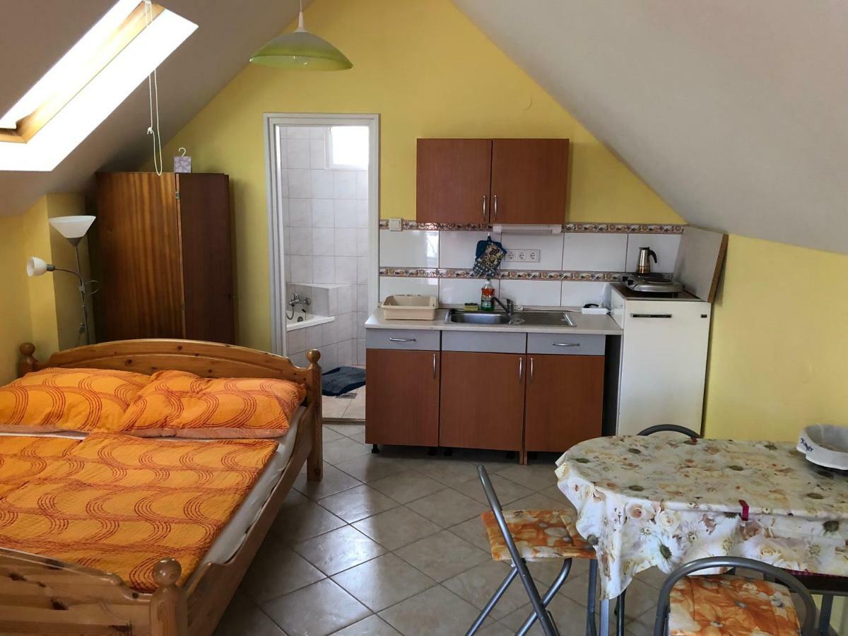 Liget Apartman Balatonfoldvar Luaran gambar