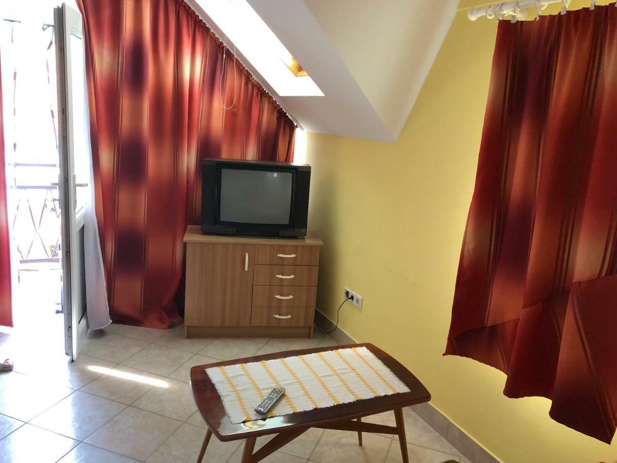 Liget Apartman Balatonfoldvar Luaran gambar
