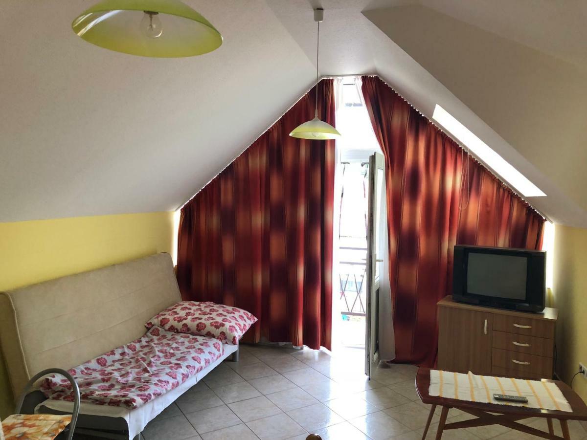 Liget Apartman Balatonfoldvar Luaran gambar